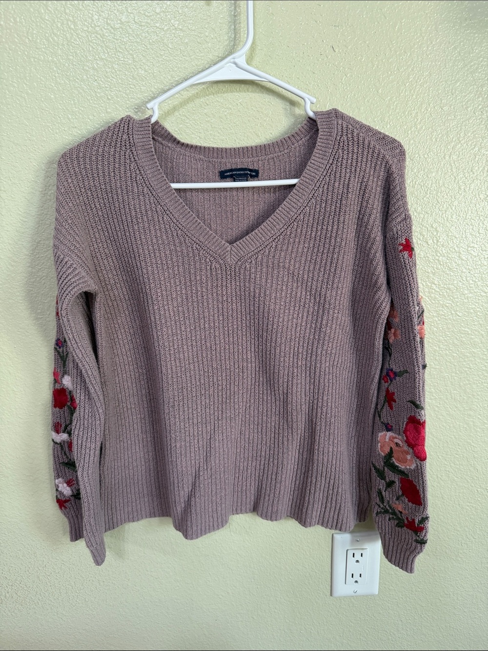 Floral Embroidered V-Neck Sweater - Dusty Mauve